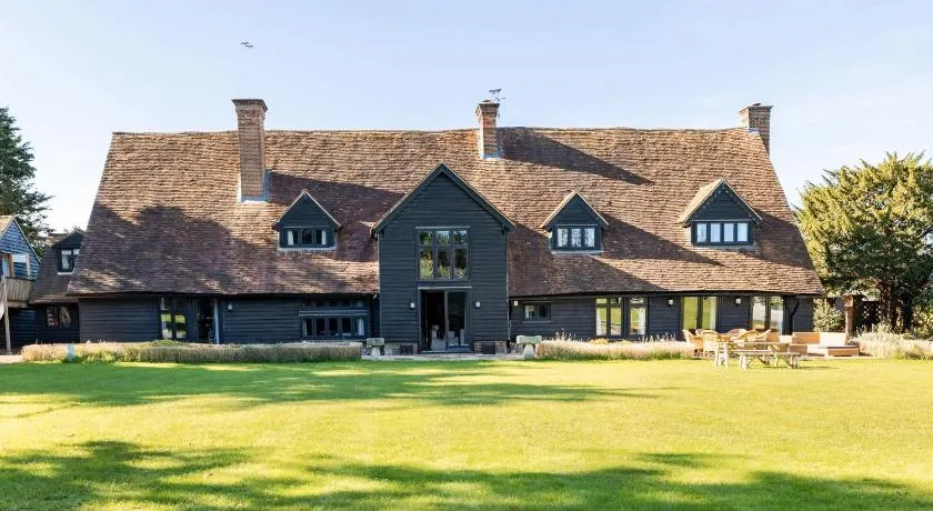 Period Luxury Converted Barn Windsor/Maidenhead - Perfect for family groups - Image 1
