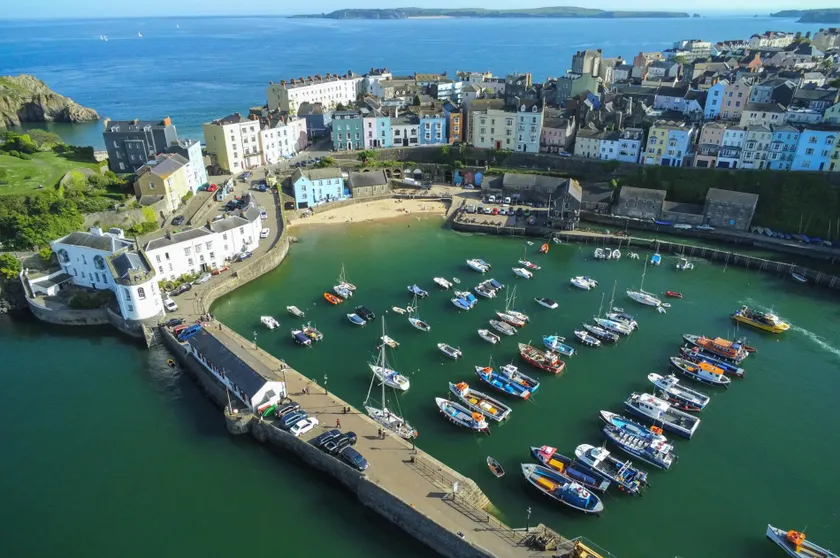 Four Seasons - 2 Bedroom Apartment - Tenby - Image 1
