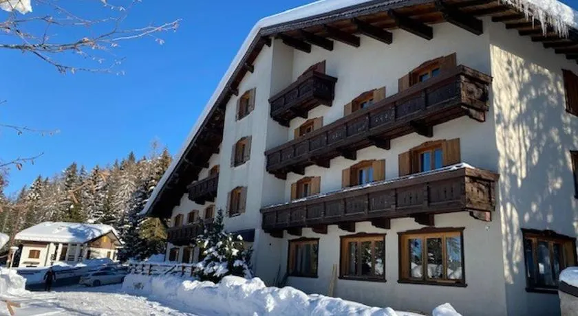 Hotel Lares - Image 1