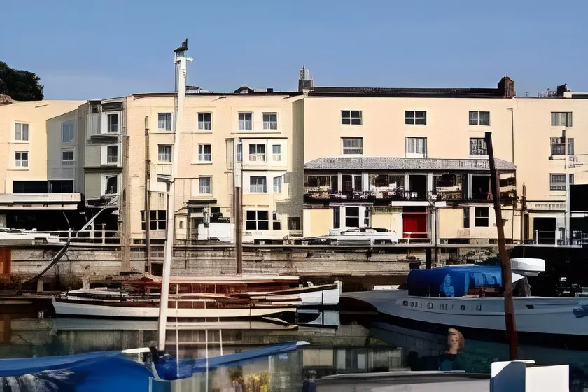 The Royal Oak Hotel - Image 1