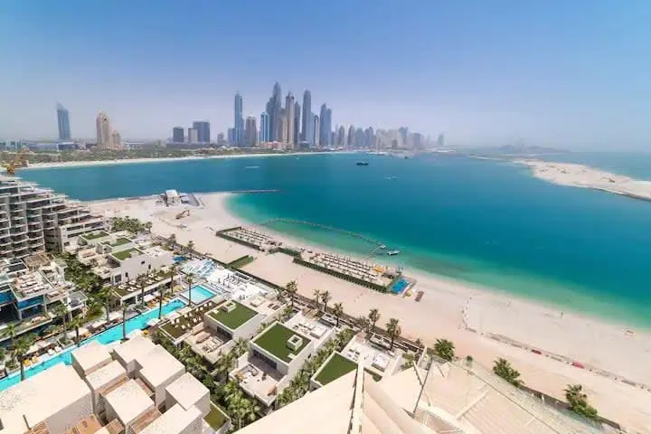 Lux 4BR penthouse w/ pvt pool in palm Jumeirah! - Image 1