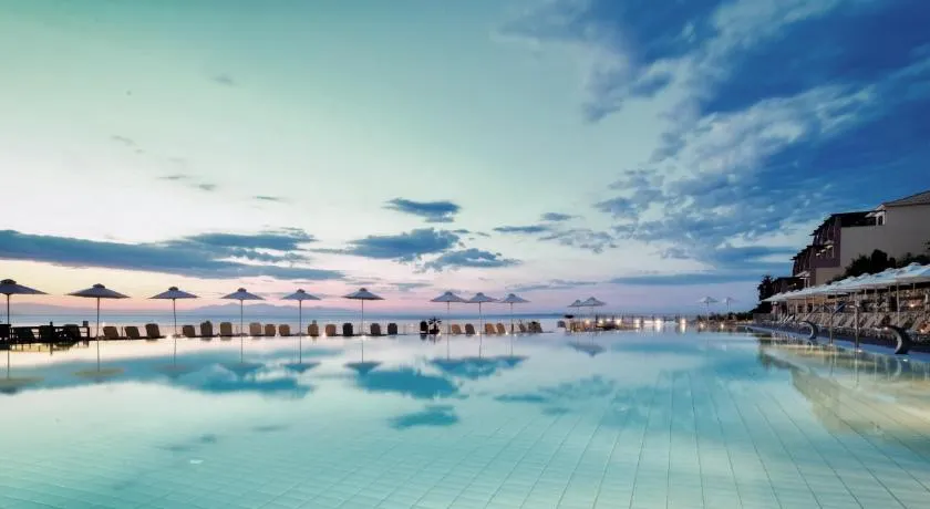 Apostolata Island Resort & Spa - Image 1