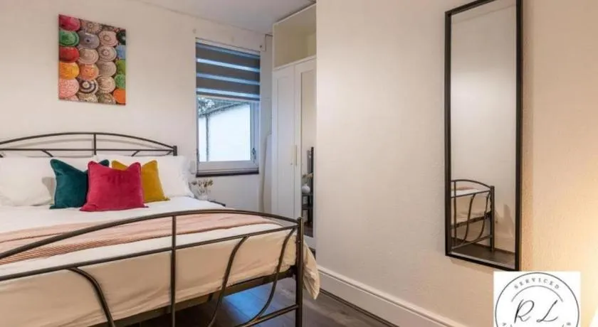 1br-2guests-freeparking-wifi-tv - Image 1