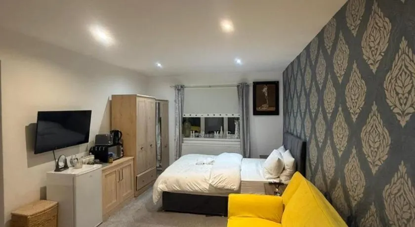 Eastern Bridge Rooms - Image 1