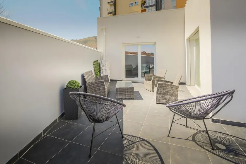Casa dos 4 Caminhos - Guest House Douro - Image 1
