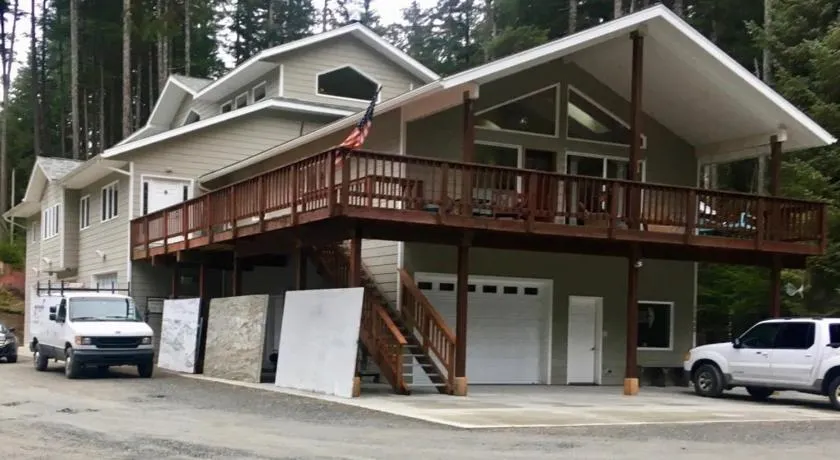 Suite Rock near glacier and Auke Bay harbor -DISCOUNTS ON TOURS! - Image 1