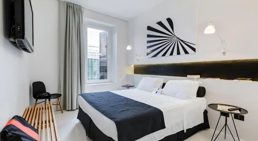 Sora Luxury Inn - Image 1