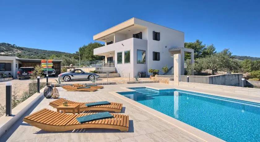 Villa Ming - pool, sea-view and peace - Image 1
