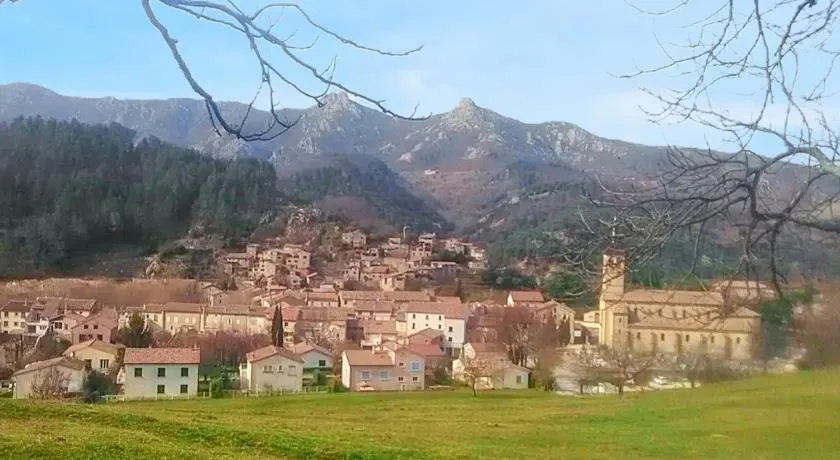 Maison charmante à Jaujac avec terrasse et plancha - Image 1