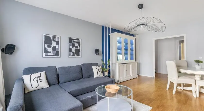 Cozy, Private Parking and Office with Screen 74 m2 - Image 1