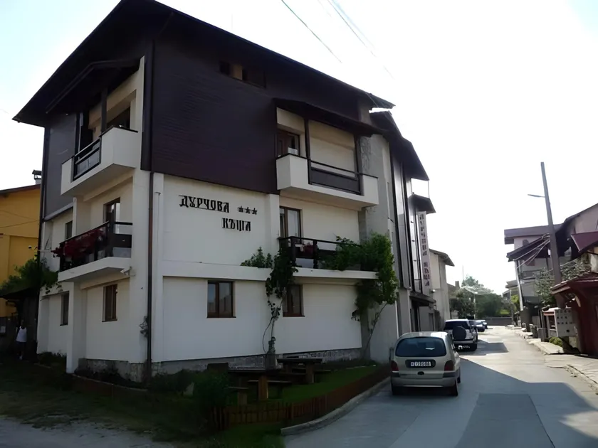 Durchova Kashta Family Hotel - Image 1