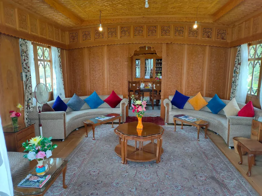 Khilona luxury Heritage Houseboats - Image 1