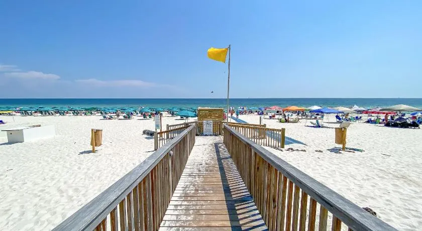 Beautiful Resort Condo On The Beach - The Perfect Getaway - Image 1