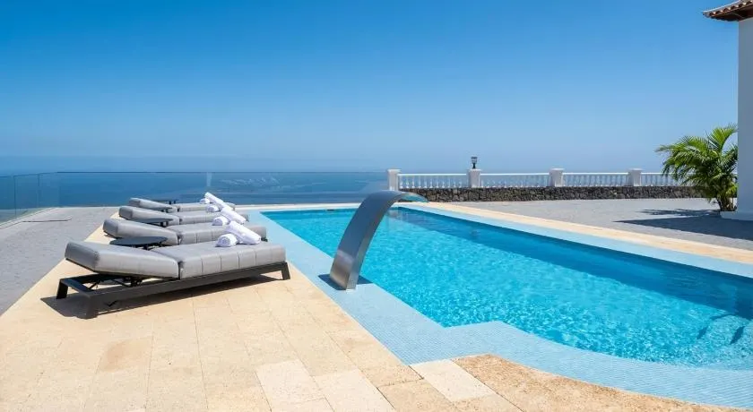 Exclusive Mountain Villa with Heated Pool & Stunning Ocean Views - Image 1