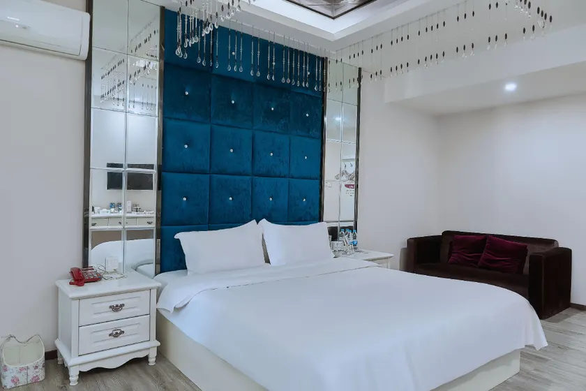 Set Chain Hotel (Jingshan Wenfeng Park Branch) - Image 1