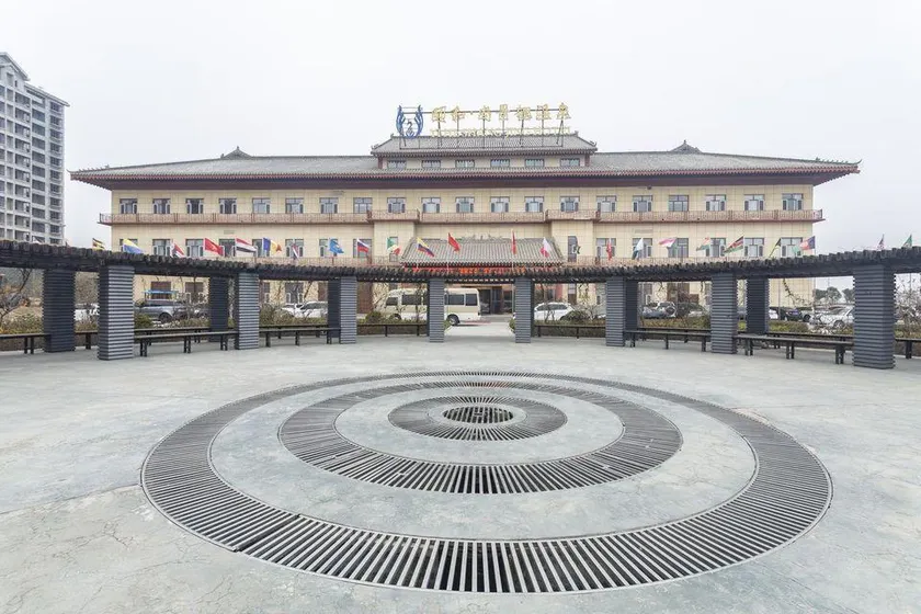 Yihe Shangjing International Hotspring Hotel - Image 1