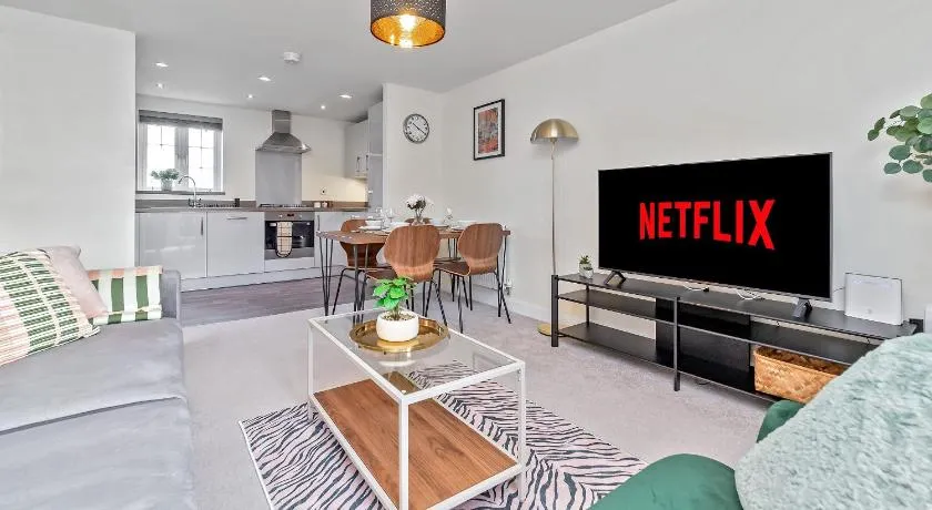 Stylish & Peaceful Bedford Apartment, FREE PARKING, Near M1 Motorway, LUXURY Condition Throughout, Sleeps 5 Guests - Image 1