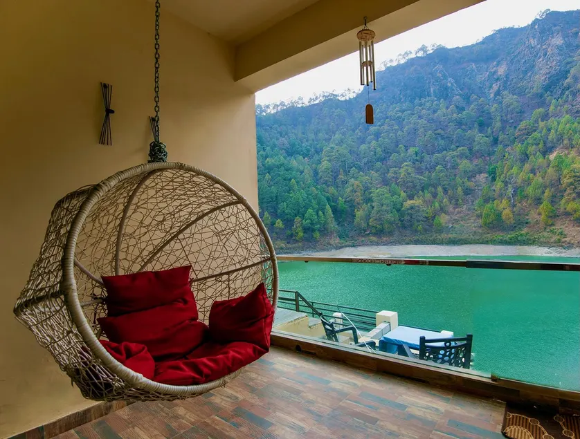 Allure Lake Front by Maars Hospitality - Image 1