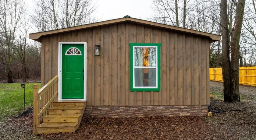 The Little Cabin on Old Main Rd - Image 1