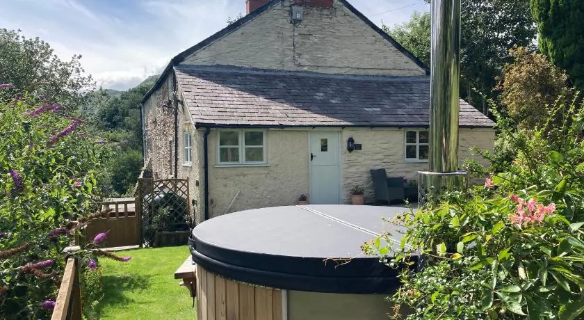 Riverside Cottage - Image 1