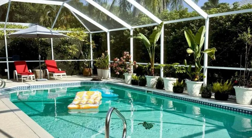 3-Bedroom Villa w Private Heated Screened Pool - Image 1