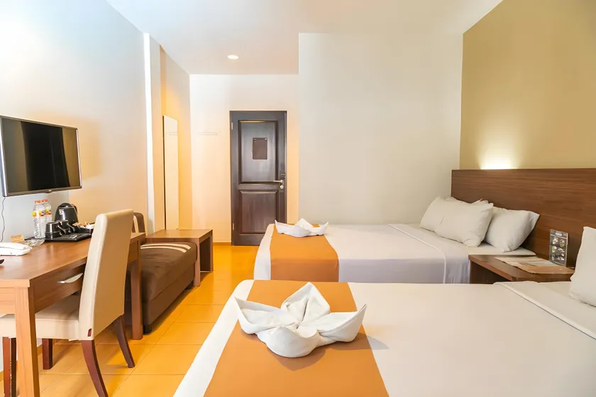Grand Batu Inn Hotel - Image 1