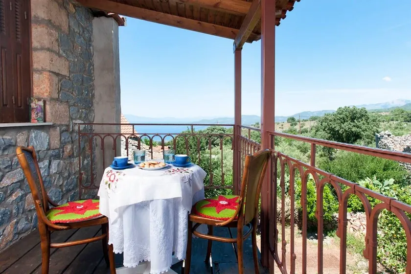 Sea breeze and stunnιng view in the heart of Mani - Image 1