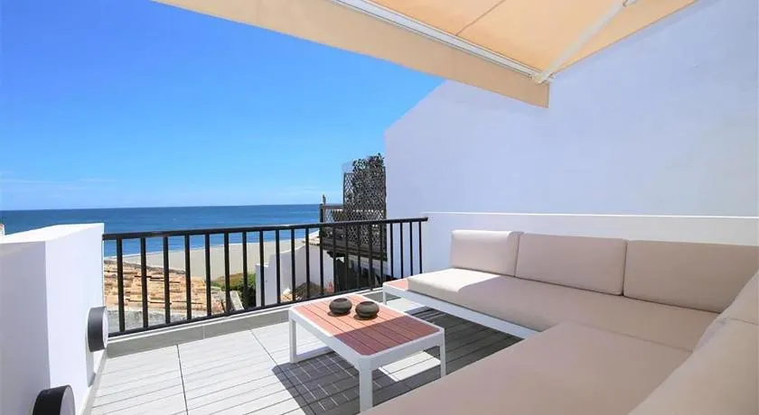 Beachhouse GALORE - Image 1