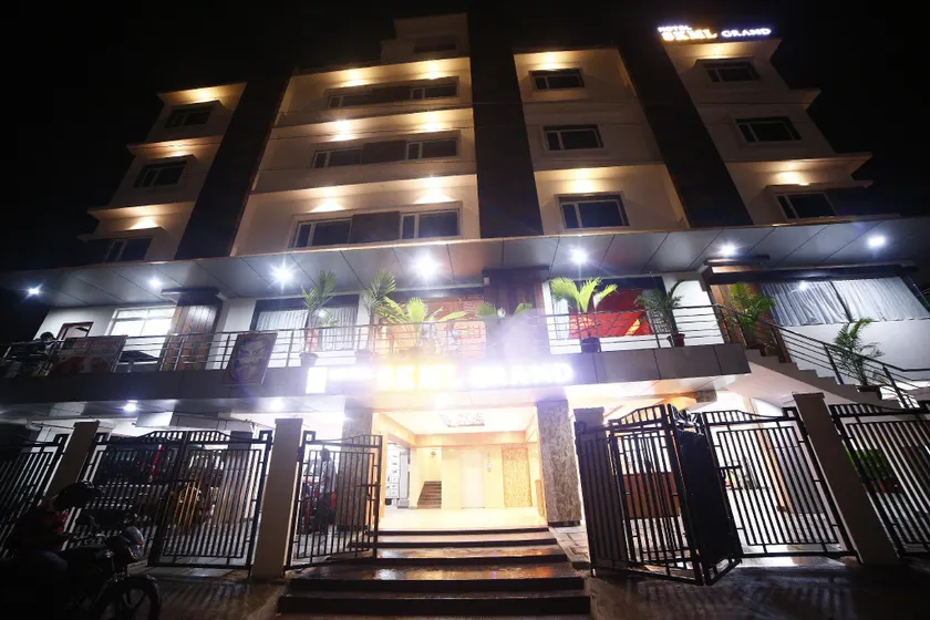 Hotel skml Grand - Image 1
