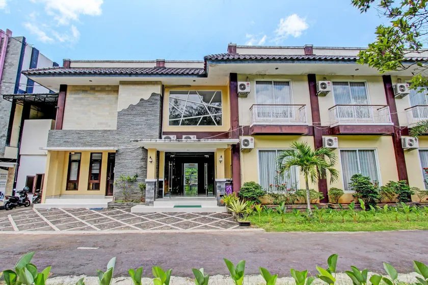 Dancenter Orchid Hotel - Image 1