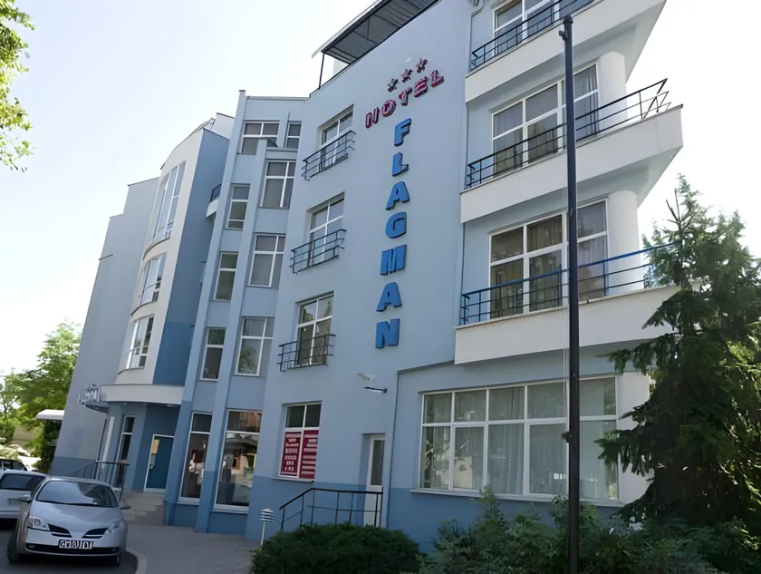 Flagman Hotel - Image 1