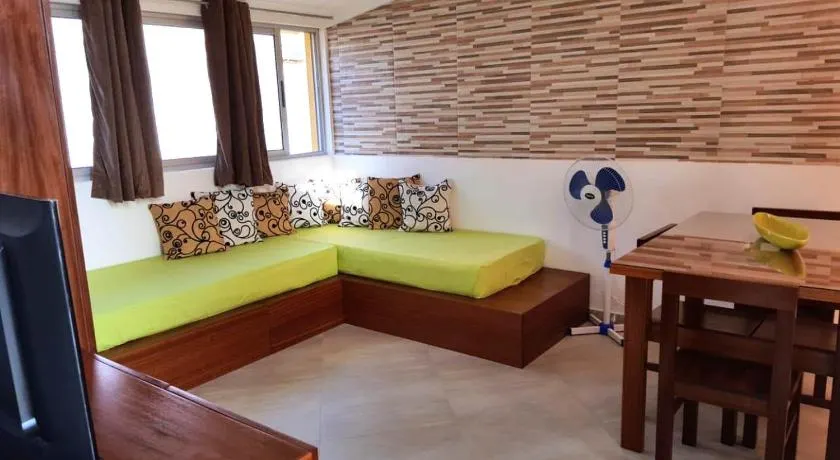 Basic Hotel - Image 1
