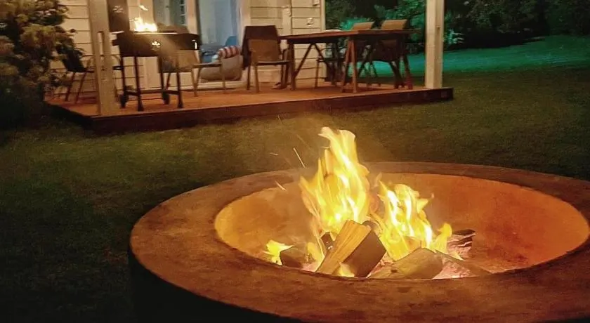 Swannie Creek private nature retreat with hot tub and fireplace - Image 1