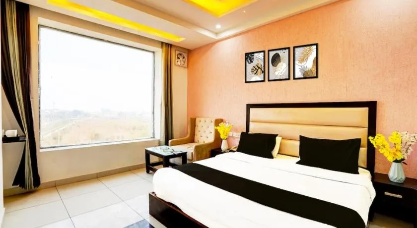 Hotel Aroma Regency - Image 1
