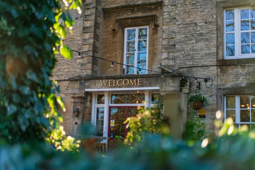 Cotswold Gateway Hotel - Image 1