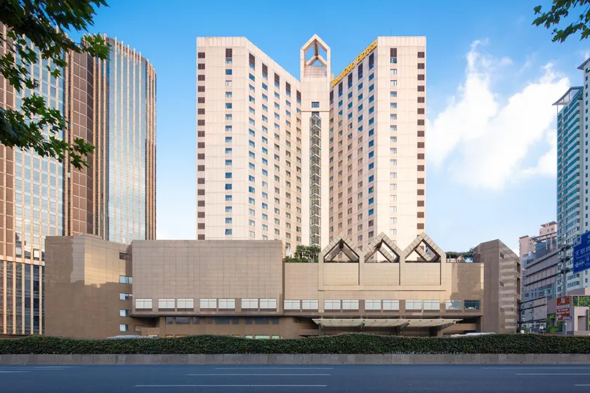 Jianguo Hotel - Image 1