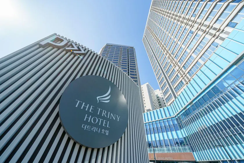 The Comfort Triny Hotel - Image 1