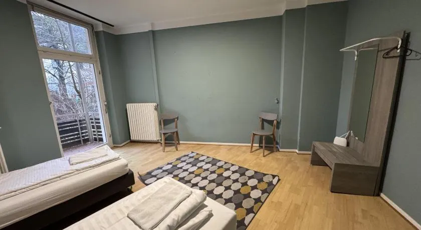 K0 Kirchroderstr 1 Eg 2x Sz Und Balkon (Adults Only) - Image 1