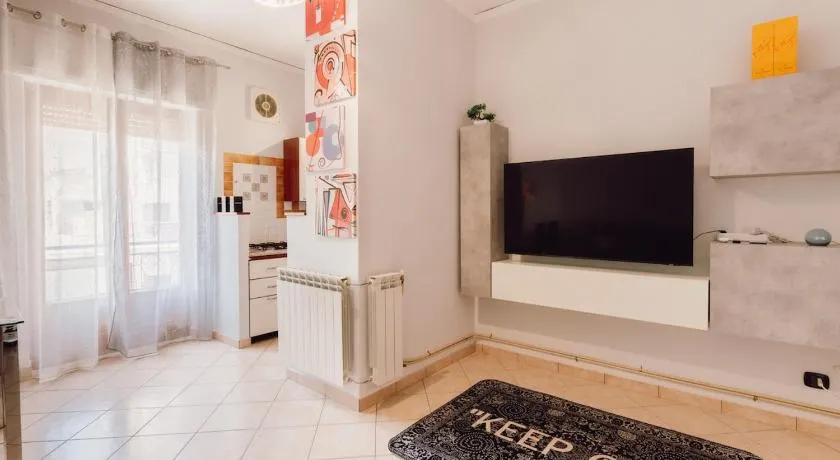 Locri Beautiful Modern Three-Room Apartment - Image 1