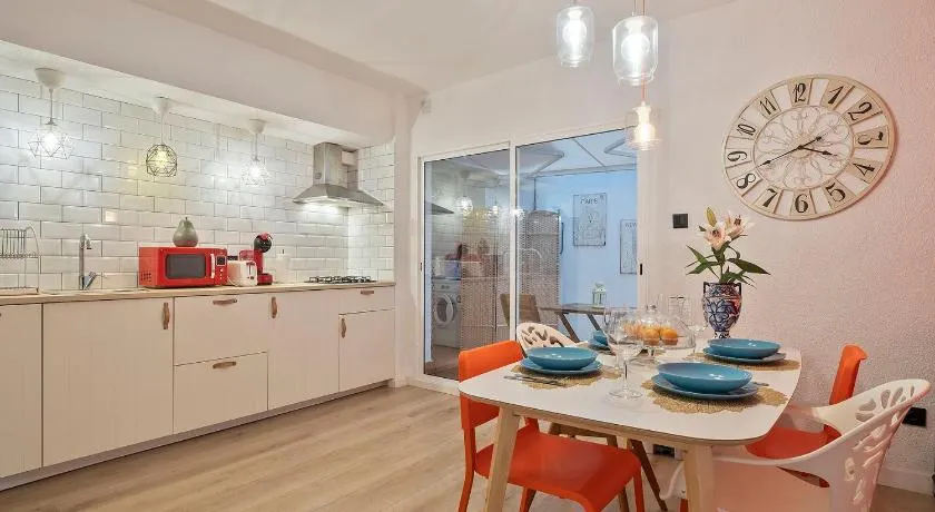 Apartament Mercado Central - Image 1