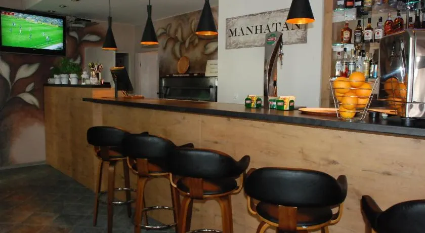 Hotelik Manhatan - Image 1