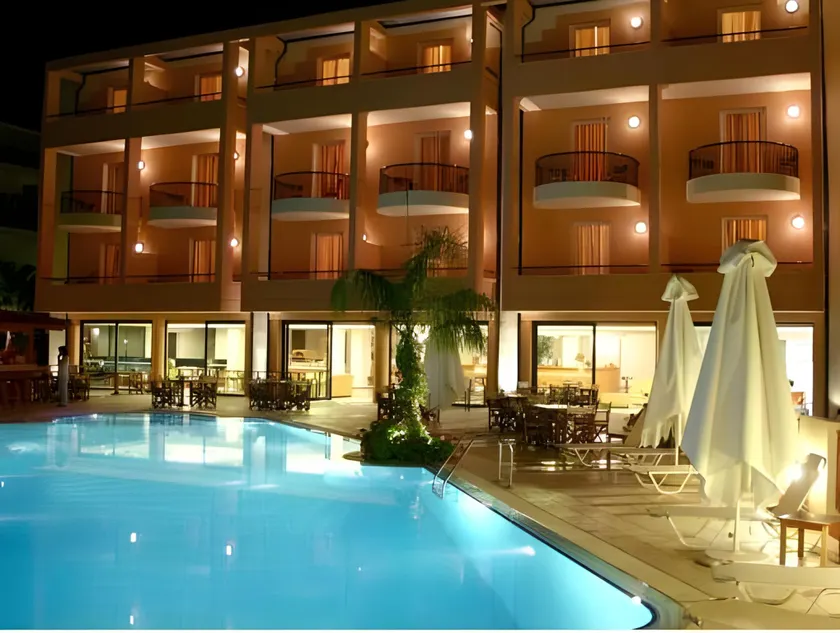 Flisvos Royal Hotel & Suites - Image 1