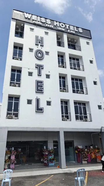 Weiss Hotels Kepong Baru - Image 1