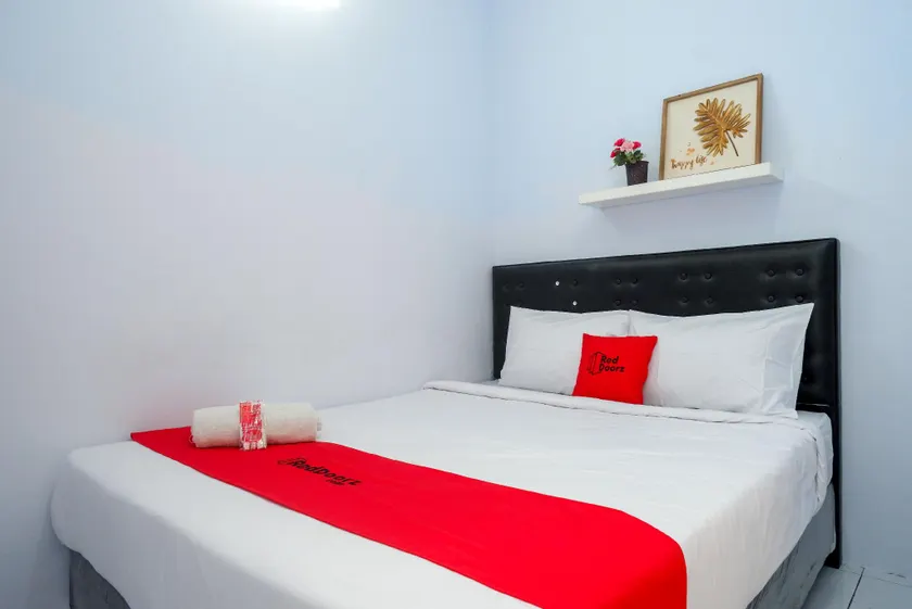 RedDoorz near Bandara Ahmad Yani Semarang - Image 1