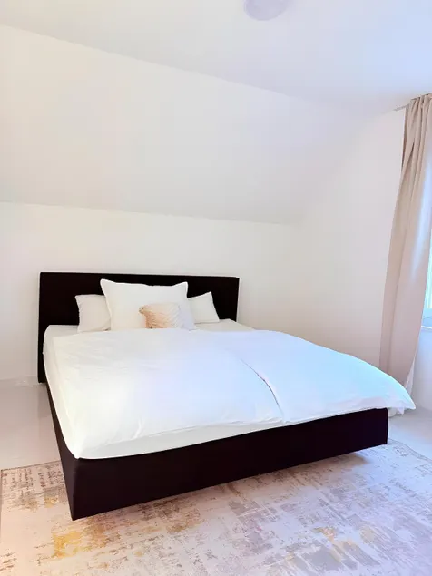 Luxrem-DE 4 Apartments - Image 1