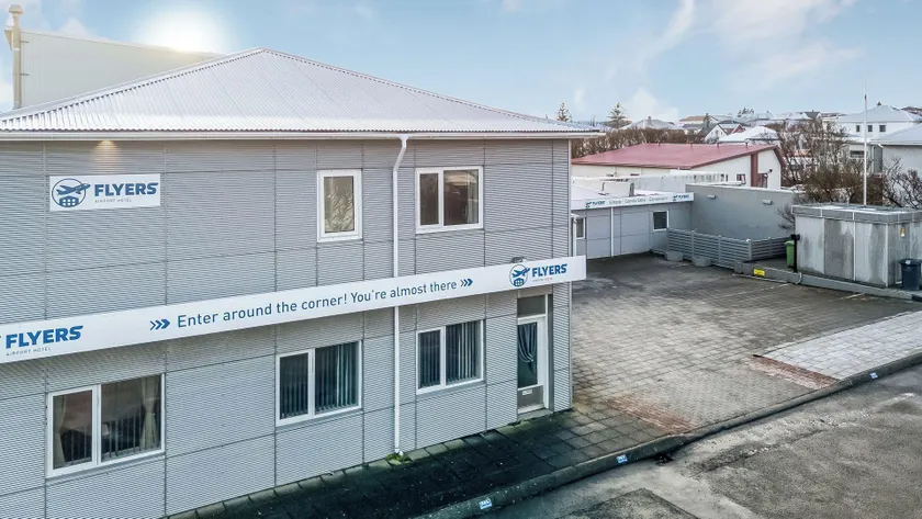 Flyers Airport Hotel - Image 1