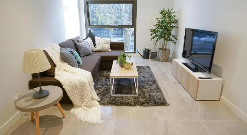 SYDNEY CBD WALK TO DARLING HARBOUR MODERN 1 BED APT NSY188 - Image 1