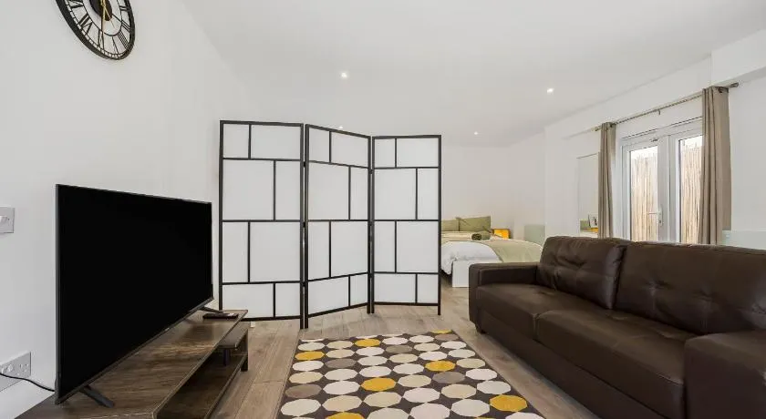 London Haven at Rutland House - Image 1