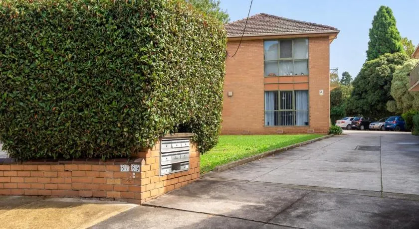 Comfy One-Bedroom Unit Between City and Airport - Image 1