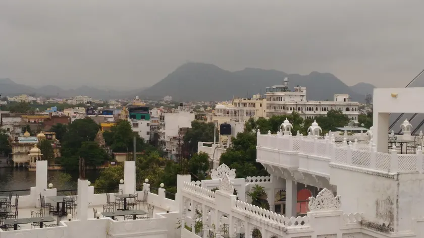 Hotel Ishwar Palace - Image 1